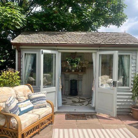 Birds And The Bees Summer House Endon Dış mekan fotoğraf