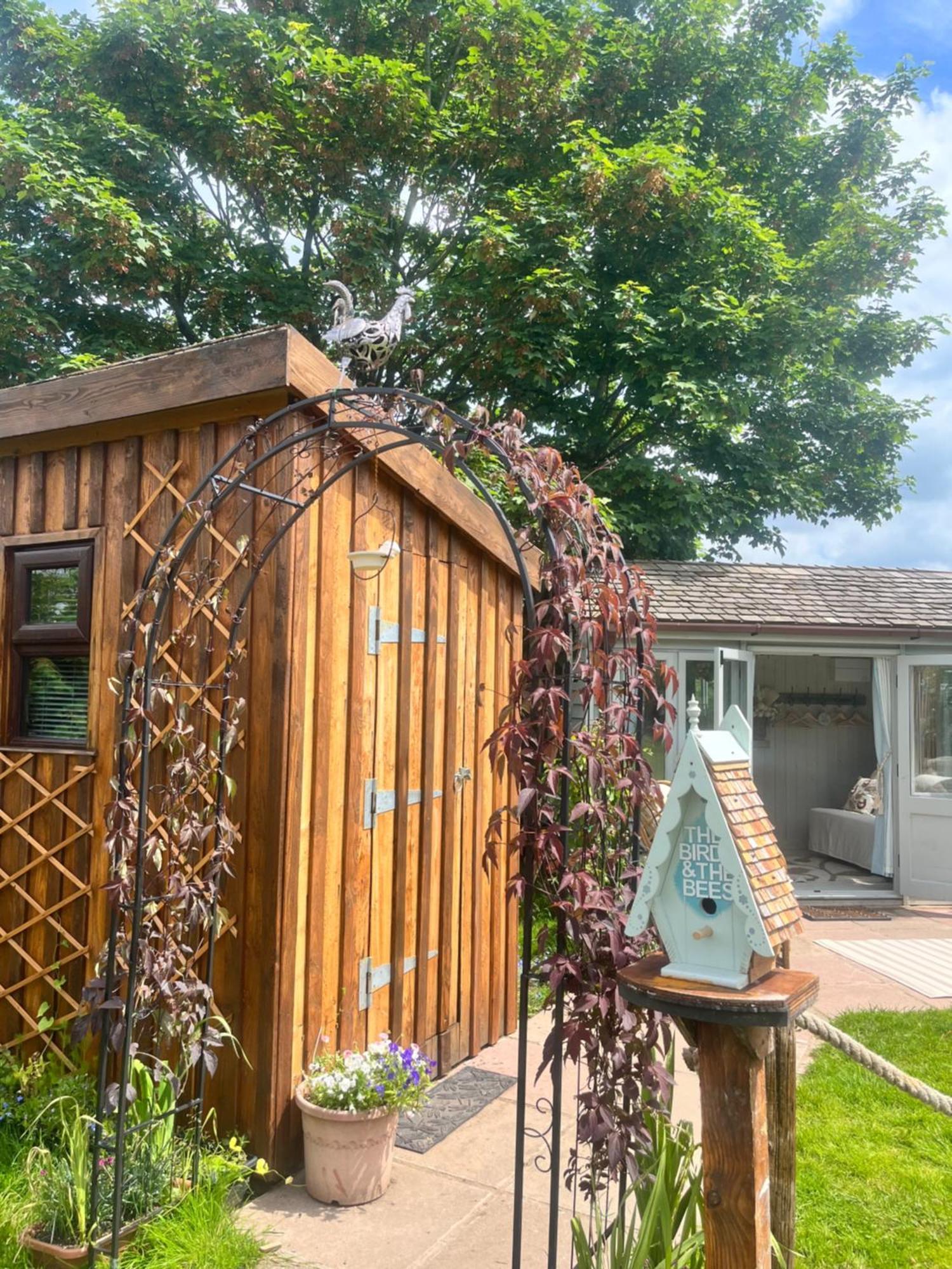 Birds And The Bees Summer House Endon Dış mekan fotoğraf