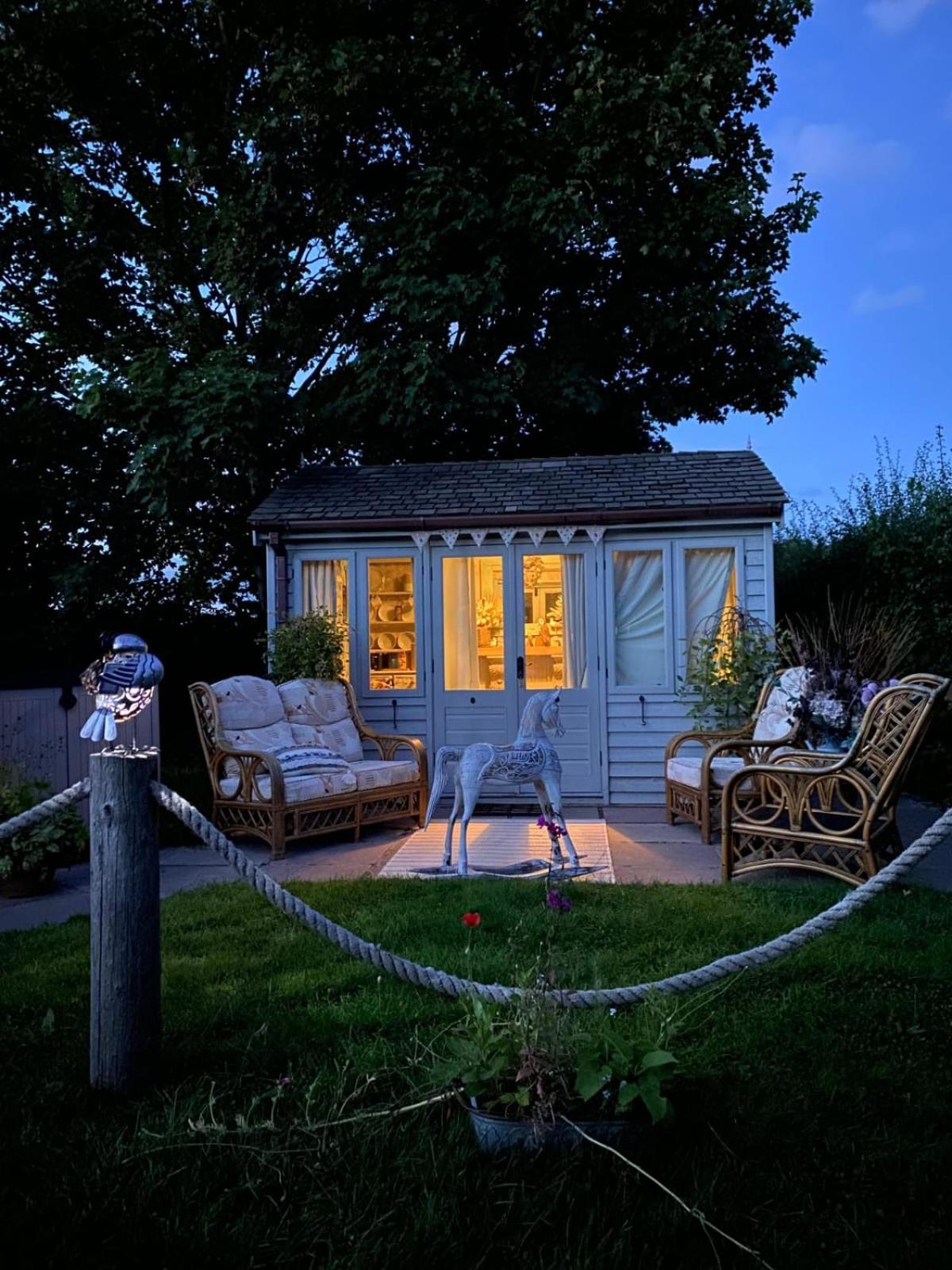 Birds And The Bees Summer House Endon Dış mekan fotoğraf